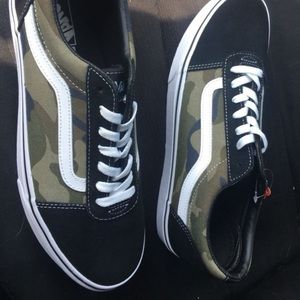 Men’s camo old Skool vans size 12